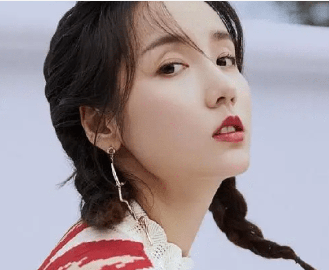 女星吕一,柔弱单纯又倔强坚韧,一直很喜欢她_感觉_嘴巴_时候