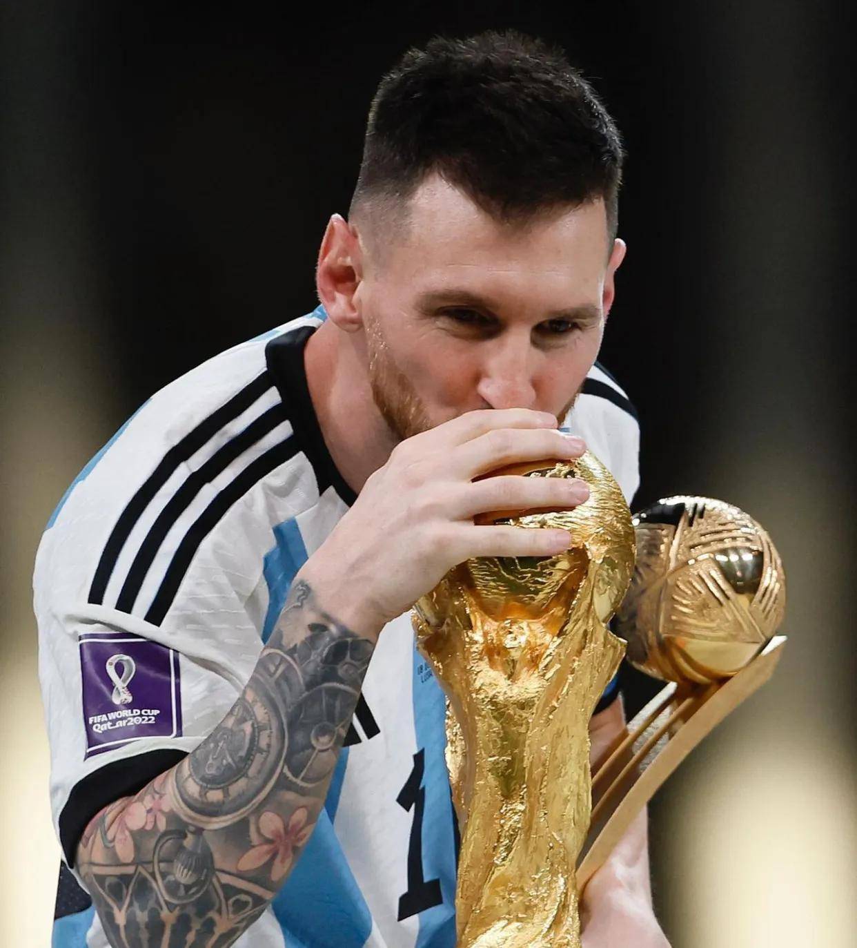 阿根廷球王梅西正式登陆迈阿密 坦言不排除会再次参加世界杯_球迷