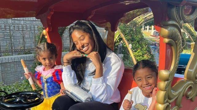 40岁瓦妮莎穿泳装,体重200斤身材傲人!