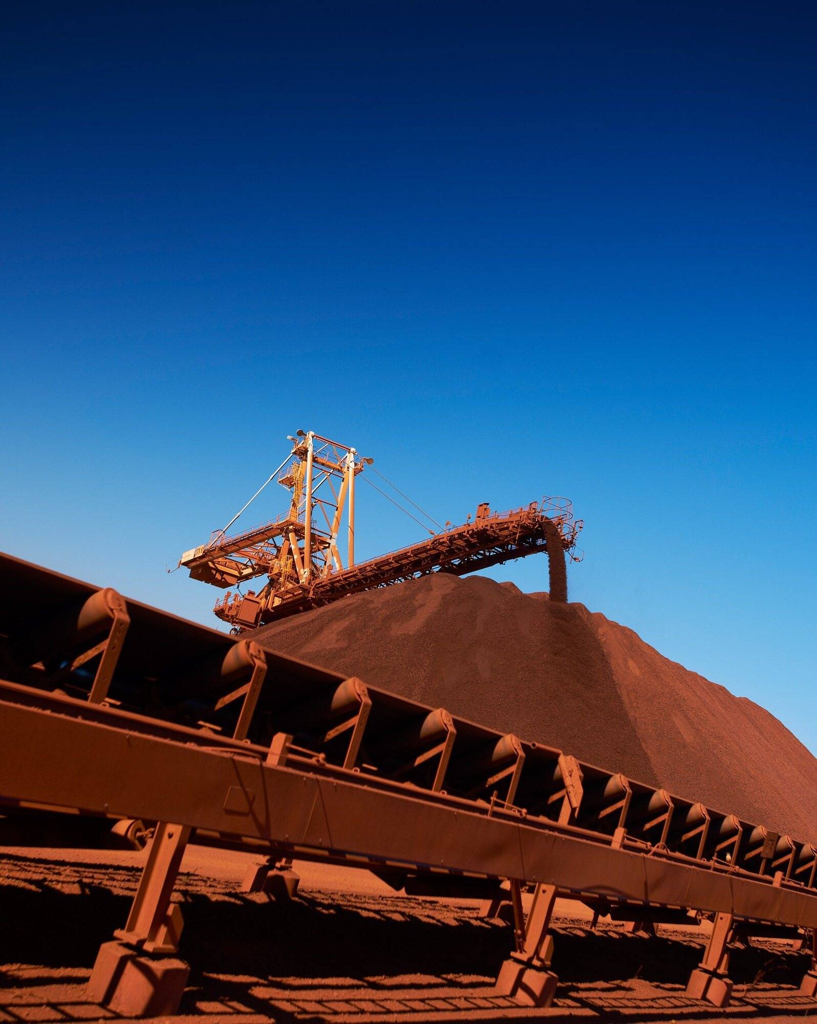 近日,水电十四局国际工程公司成功中标利比里亚博米铁矿采剥工程项目.