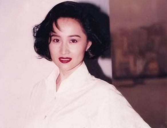 于莉:张艺谋马景涛都爱她,被传恋上富豪,遭打失去生育能力_因为