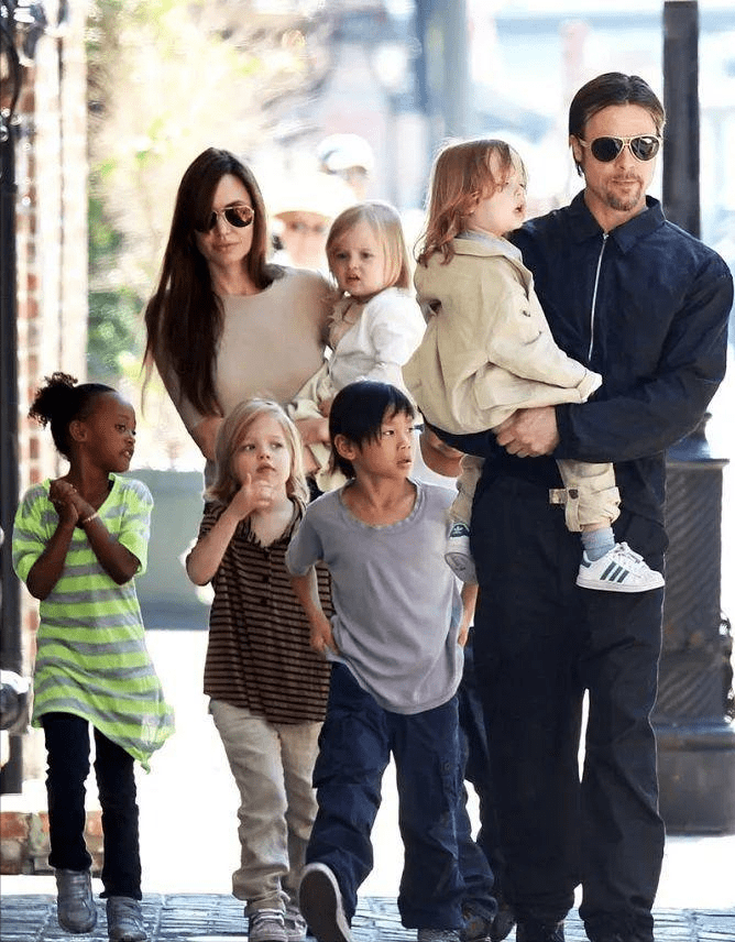 皮特想和她共同抚养3个亲生孩子_比利_时候_希洛