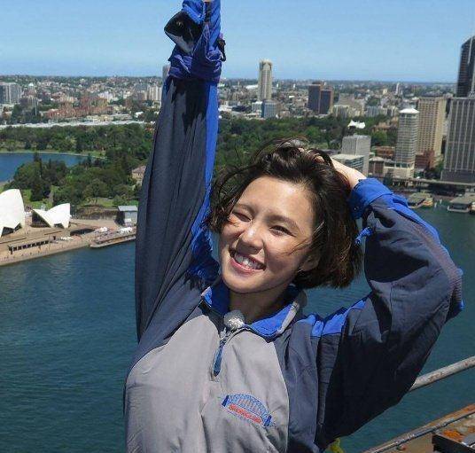 29岁谢依霖生活近照:为了生活扮丑而走红,如今成娱乐圈的活宝_杨幂