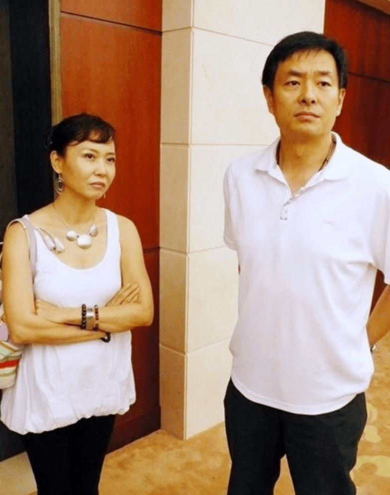 "濮存昕女儿"濮方:倒贴50万下嫁到农村,结婚11年被丈夫宠成宝_父亲