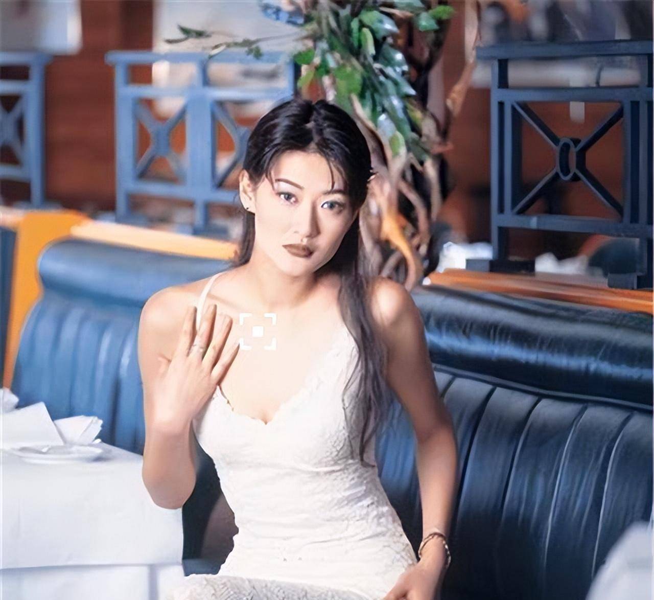 陈宝莲:17岁开始拍戏,后来成为明星女郎,29岁跳楼_黄任_香港_朋友