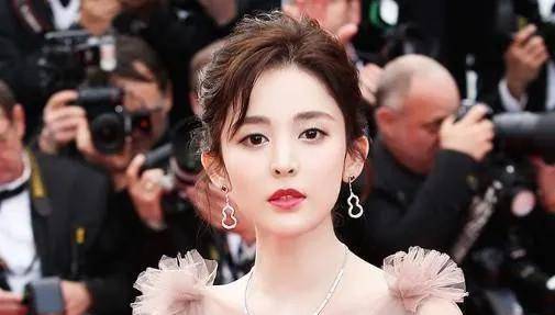 被p拍,被网友骂"死爹",古力娜扎十年黑红之路却不"穷"_周星驰_演技