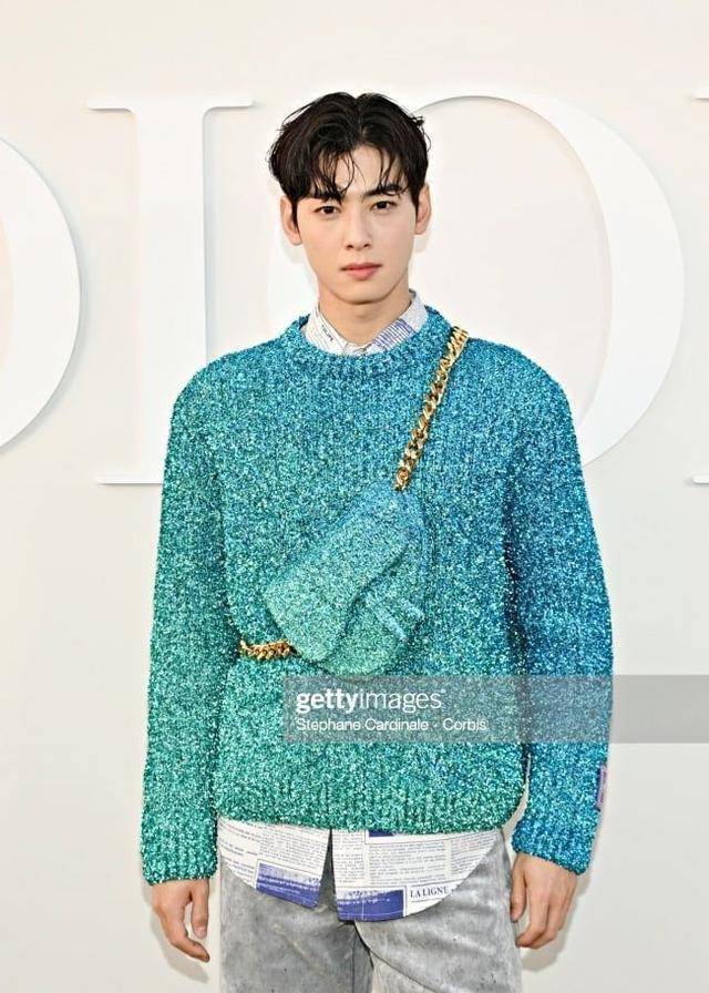 车银优上裸湿身炸胸肌二头肌!