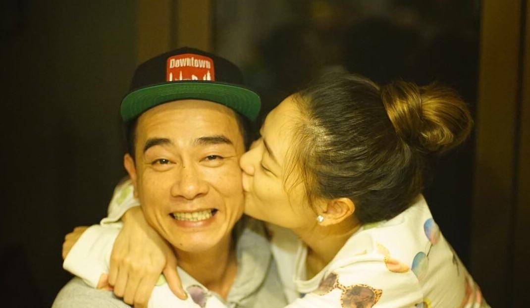 据悉,在去年陈小春演唱会上,陈小春曾公开宣布老婆应采儿已怀二胎的