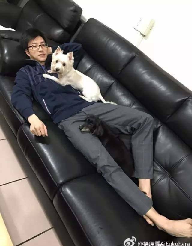 是台湾人,也是一个乒乓球运动员而长大之后,爱酱爱哭的小毛病还是没有