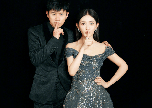 谢娜被曝怀4胎后露面,穿平底鞋宽松裙疑藏孕肚,李维嘉全程搀扶_张杰