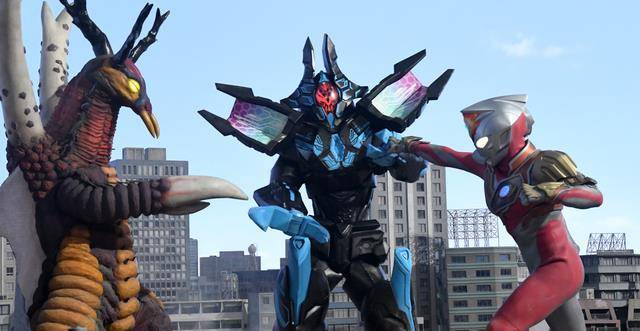 18话就是总集篇,这一对比,能发现同样是美特龙星人,这马璐璐长得是眉