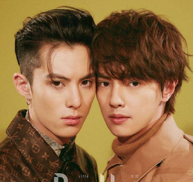 道明寺和花泽类同床睡,各种奇葩睡姿,网友:耳根红怎么回事?