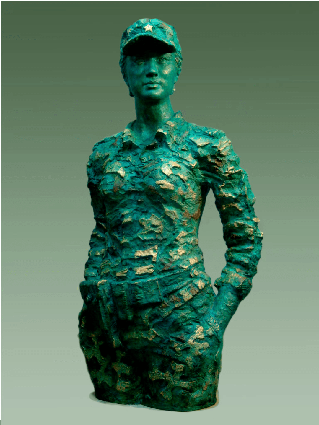 刘大力《女兵》1999年雕塑130cm×50cm×40cm徐青峰《血战台儿庄》