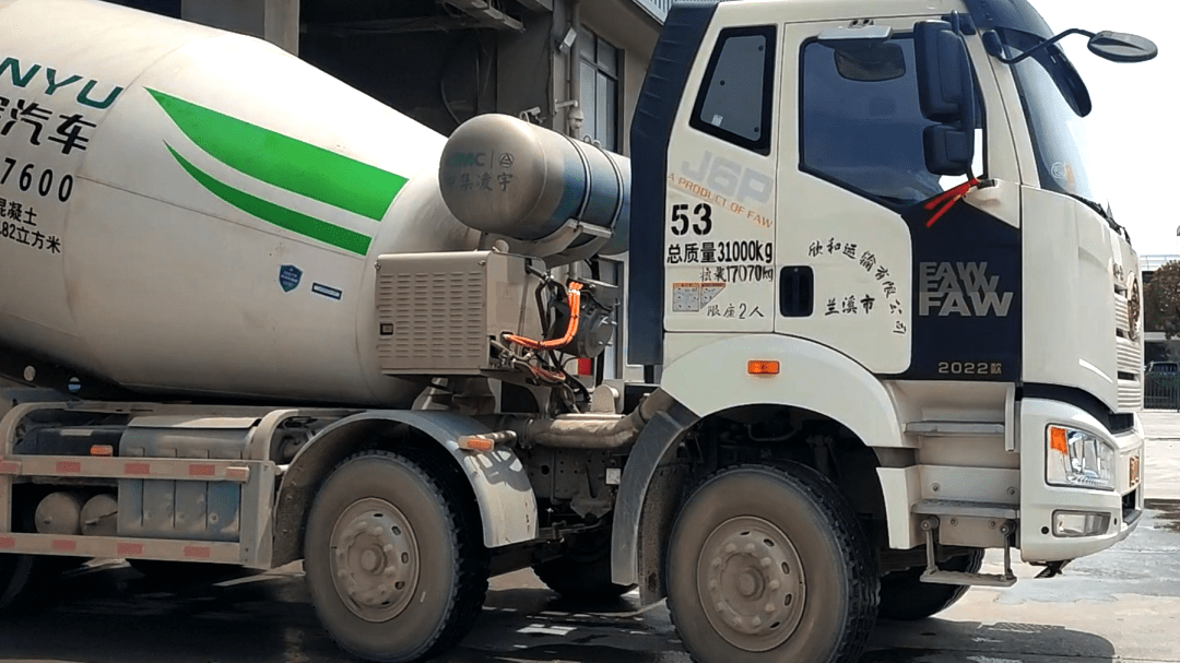 的节油性能,同时在驾驶使用体验方面更是让搅拌车司机朋友啧啧称赞