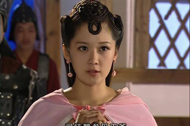 刁蛮公主:司徒静以前朝公主身份出现,舅舅看呆,皇后装太惊艳了_白云飞