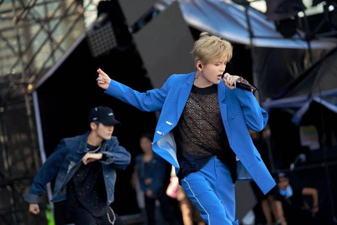 文俊辉的腹肌看了,周深的新专辑也要来了!_舞台_音乐_林俊杰