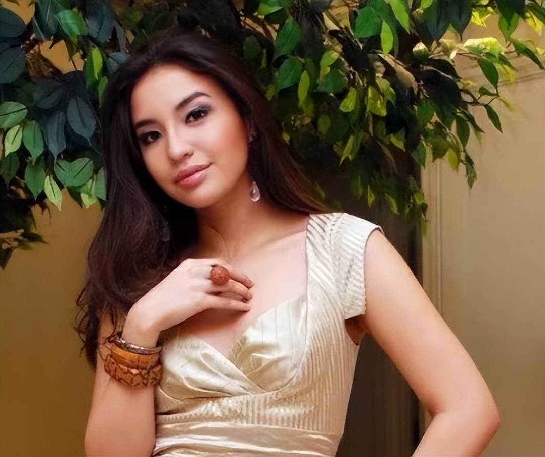 14岁成印尼名模，16岁被母亲卖入王室沦为身体奴隶，如今她怎样了_搜狐网