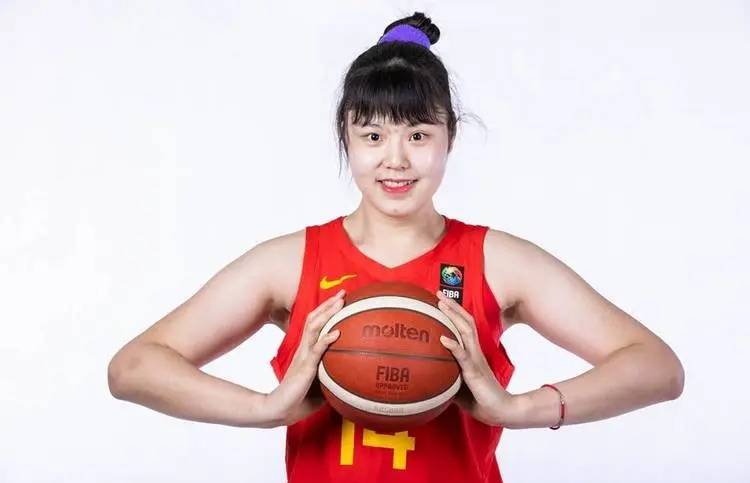 李月如晒照回国备战!剑指亚运会!_进行_中国女篮_训练