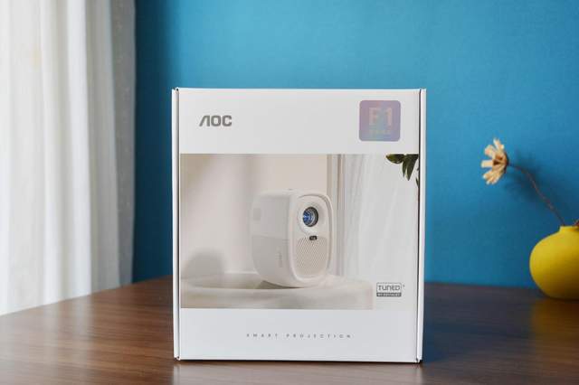 家用投影仪怎么选？小巧轻便AOC F1智能投影，千元价位也有好画质