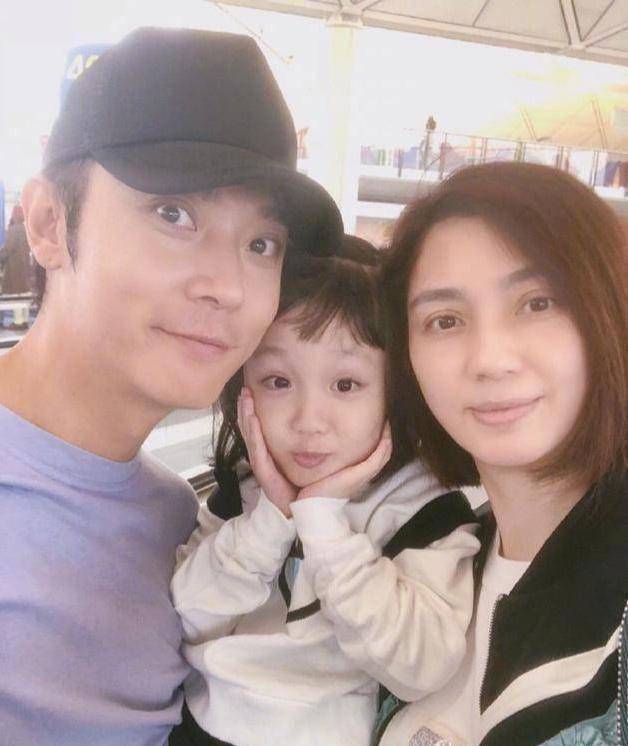 洪欣删掉与张丹峰秀恩爱微博,网友:这是要离婚吗?_毕滢_婚姻_房间