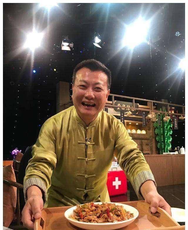 滑稽曹雄的爱好广泛,最喜欢的蜥蜴,死后还被制成了标本_王汝刚_滑稽戏