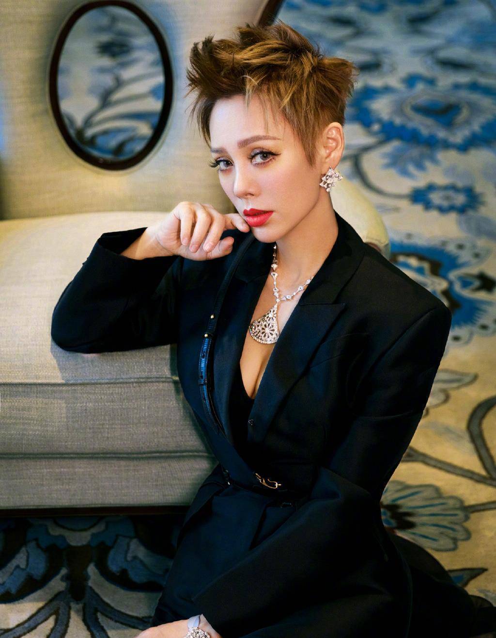 宁静不仅是夸张馨予"脆",还曾经说比较活泼和有魅力的张雨绮是浑身