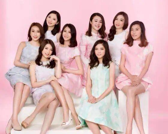 年龄排列依次是:姜欣延,马粤慧,李若婷,黄婷,汤苑文,邱欣雪,黄嘉莉