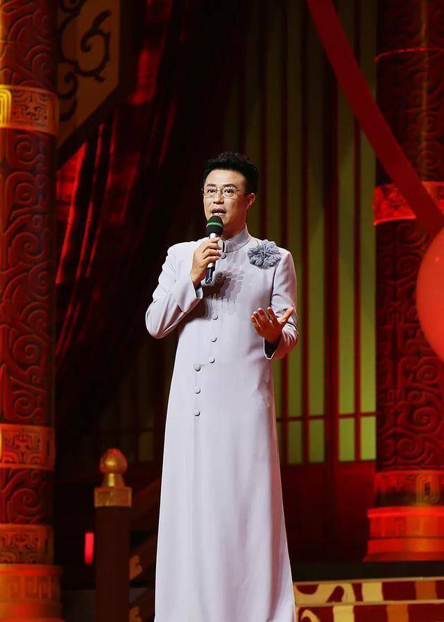 京剧大青衣李胜素至今单身,有传闻这四位是其丈夫,其实都是谣言_马丁