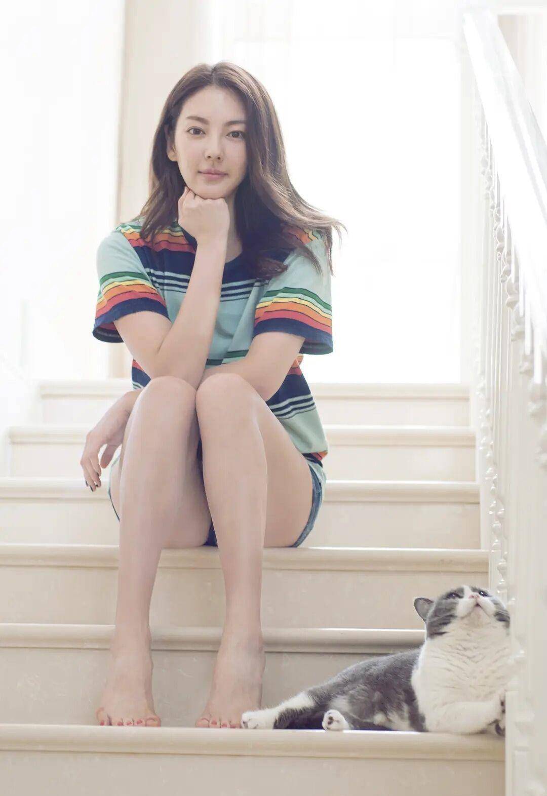 张雨绮初中因为颜值被全校围观,四个楼的老师都来了_人生_作品_什么