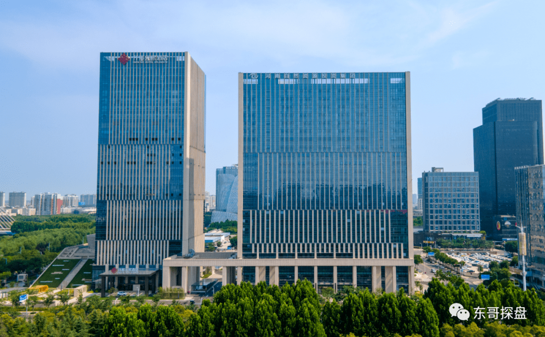郑州市高端人才创业服务中心(下图左绿色在建建筑)7,利丰国际大厦