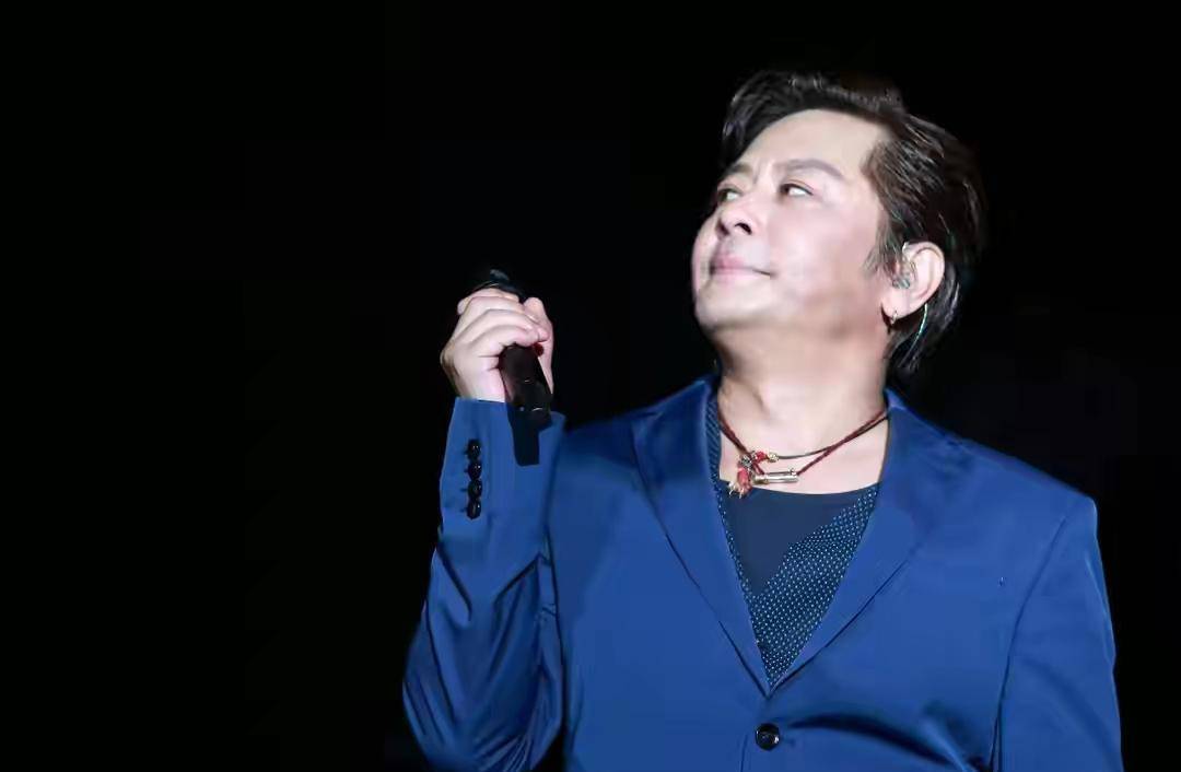 成龙无意说漏嘴,怪不得他不敢公开事实,"王杰被毒"真凶是谁?