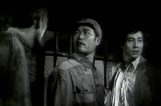 是名声在外,但他在《烈火中永生》出场次数极少,还没有龙光华戏份多