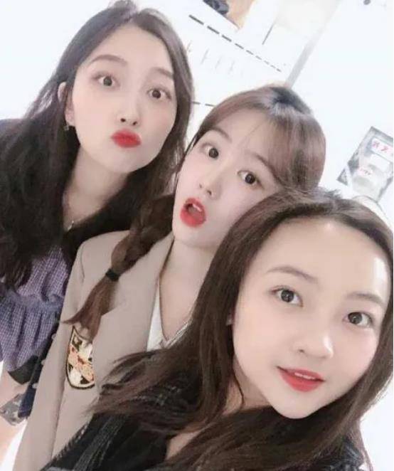 但青春期长胖其实很正常,而且成年后,林妙可的体重就慢慢恢复正常了