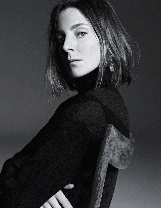 一周热搜bella老师"弯道超车",gigi怎么了?_时尚_系列_品牌