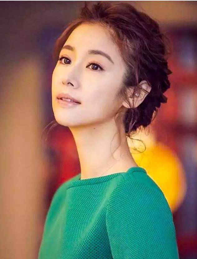 林心如美回来了,穿绿裙超减龄,皮肤娇嫩白皙,网友:是心动啊_少女_黄金