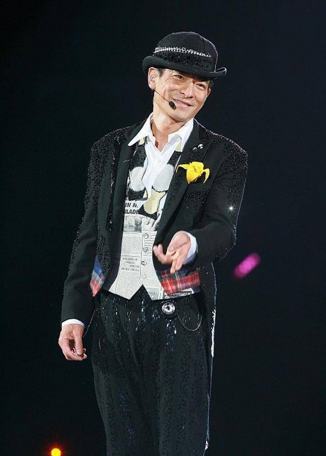 刘德华7岁帮人洗碗洗到14岁,网友却齐齐感谢天王的这段经历_华仔_父亲