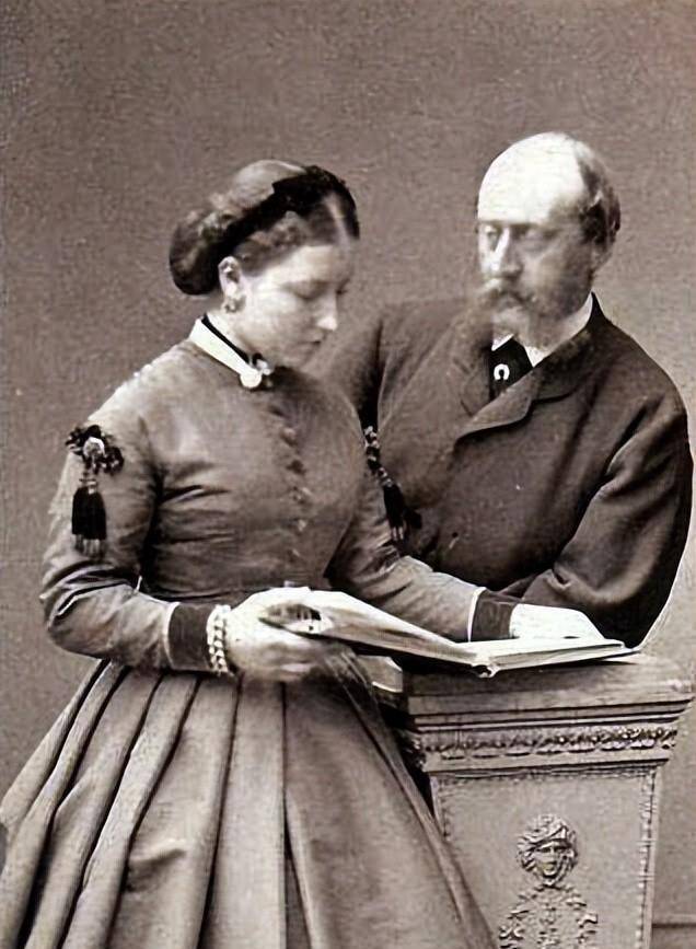 维多利亚女王:被誉为欧洲祖母,欧洲一半王室都是她的血脉_公主_王子