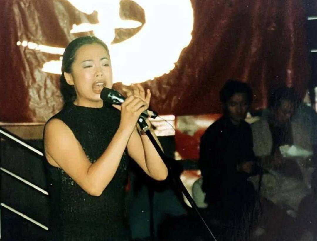 黄绮珊“黄妈变黄姐”：女人的美是事业赋予的-歌手黄绮珊的前夫是谁