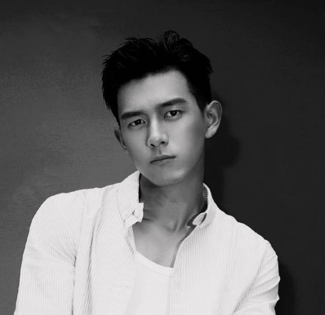 李现自曝青春期照片,这个大胖小子是谁?