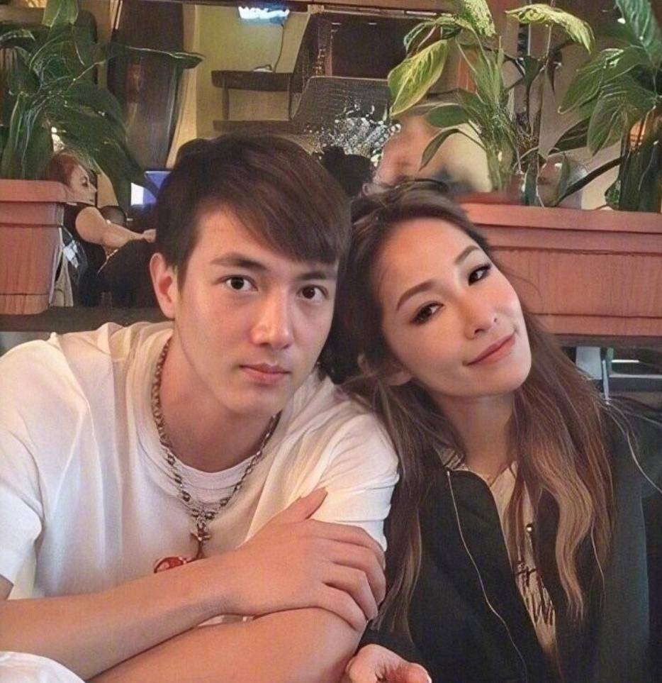 萧亚轩第17次分手，小16岁男友转身就结婚，戳痛了多少姐弟恋_手机搜狐网