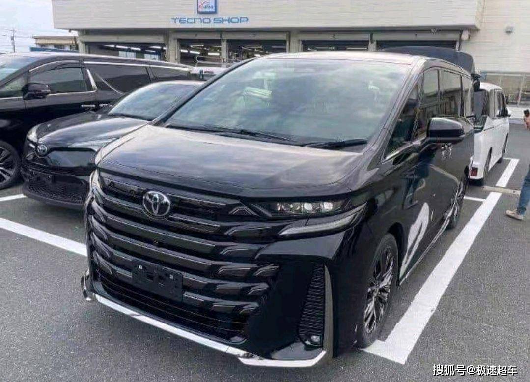 丰田威尔法是一款豪华mpv,以其出色的驾驶体验和舒适