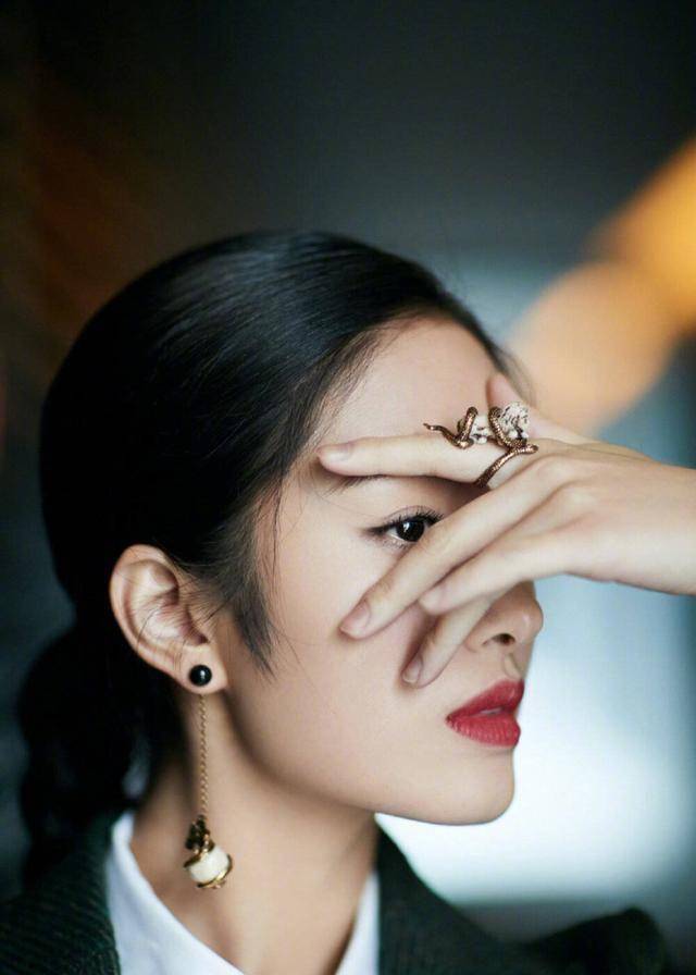 但不得不承认她又洋气又适合红毯_杨采钰_审美_嘴唇