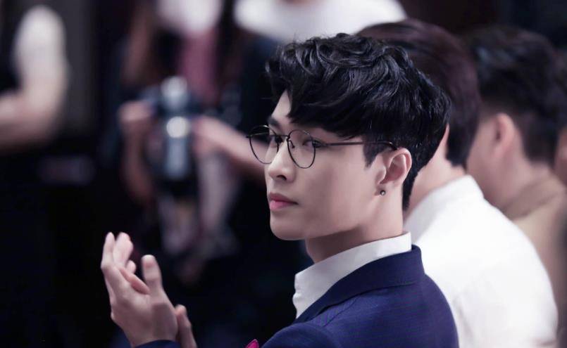 年纪有多大,我们坐出租车,司机说今天拉的四五十岁一问都是来看张艺兴