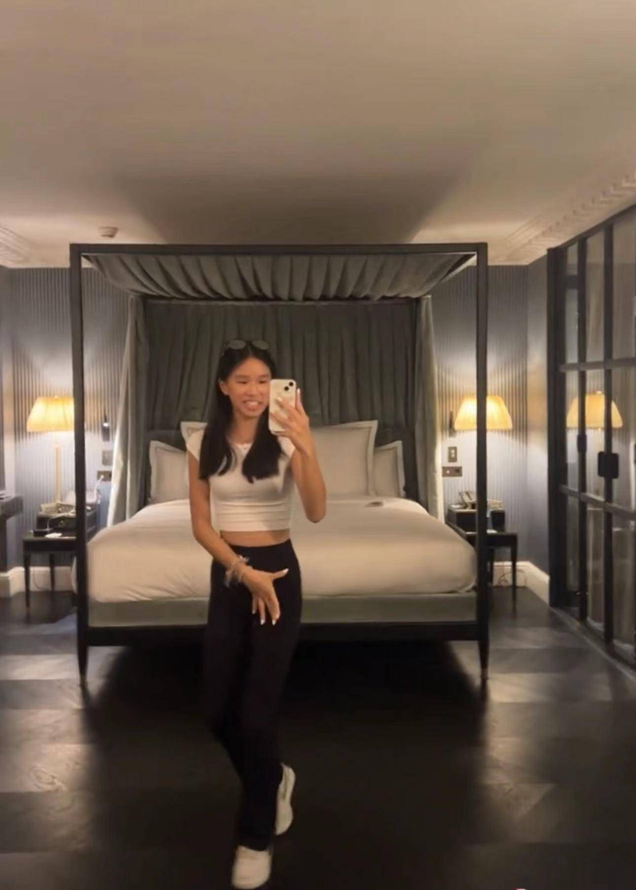 女儿打扮成熟露小蛮腰,张庭近照黝黑变胖_林家菱_和林_身材