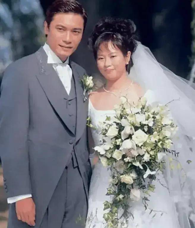 罗嘉良为了娶素颜,与相伴28年的丑妻方敏仪分手_苏颜_孩子_妻子