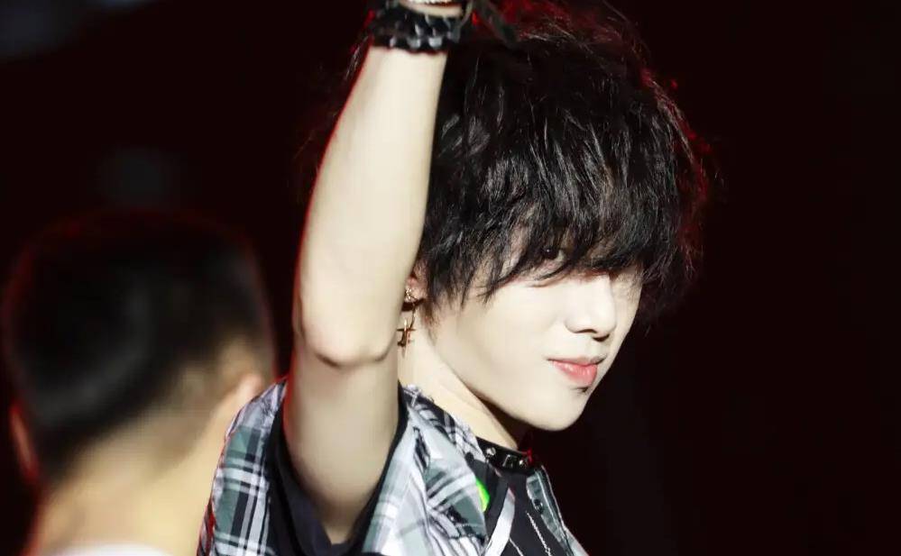 其实是真新闻,从吴亦凡到华晨宇,个个都离谱_钮承泽_蔡徐坤_未成年人