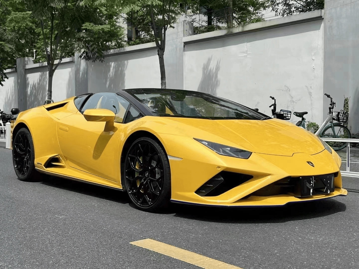 兰博基尼小牛evo 敞篷,内外搭配黄色