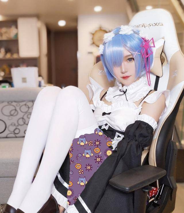 腐团儿cos火影纲手,颜值身材神还原,网友:千万别挪开麦克风!_直播_角