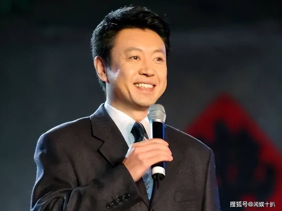 杨柳,是央视著名的主持人,曾经因为俊秀的容貌被称为"央视最帅主播".