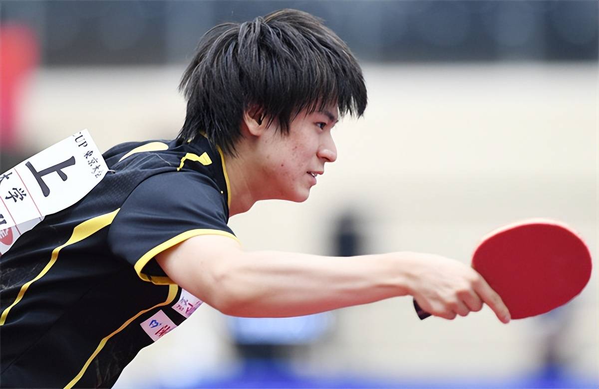 张本智和4-1战胜强敌完成复仇,伊藤美诚0-4惨败,但赛后笑容满面_日本